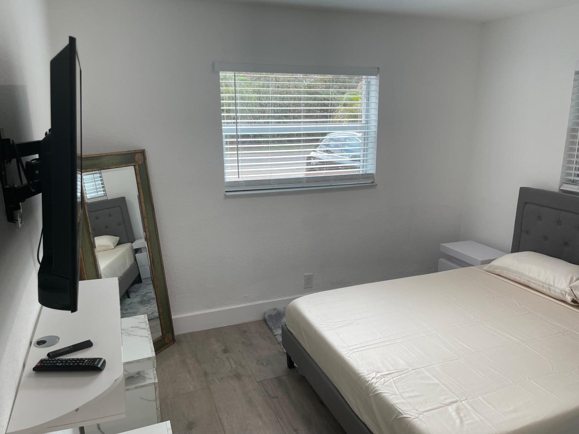 Cozy New Renovated Apartment フォート・ローダーデール エクステリア 写真